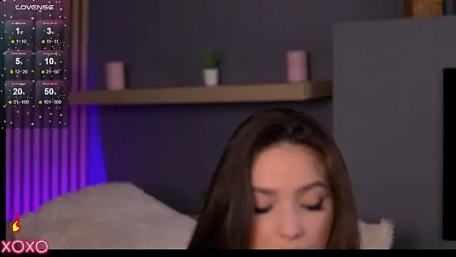 Snapshot of VixenAmour chatting on 02/04/25, 03:22 VixenAmour online show from 02/04/25, 03:22