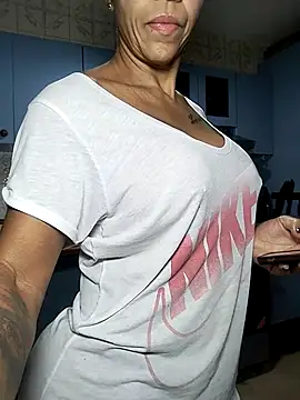 Snapshot of Alison_fitness chatting on 10/11/25, 10:14 Alison fitness online show from 10/11/25, 10:14