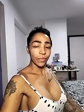 Snapshot of Alison_fitness chatting on 10/28/25, 10:30 Alison fitness online show from 10/28/25, 10:30