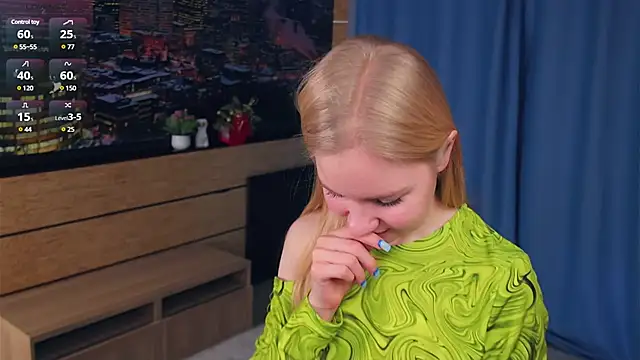 Snapshot of OdelinaFicken chatting on 02/07/25, 07:07 OdelinaFicken online show from 02/07/25, 07:07