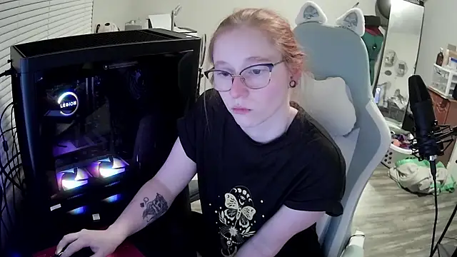 LilyFoxxx online show from 10/13/25, 03:17