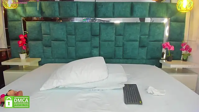 valtira nova online show from 11/04/25, 07:24