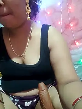 Snapshot of Super-Couple chatting on 11/07/25, 12:32 Super-Couple online show from 11/07/25, 12:32