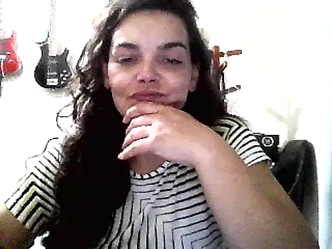 Snapshot of escritorasafada chatting on 03/12/25, 09:45 escritorasafada online show from 03/12/25, 09:45