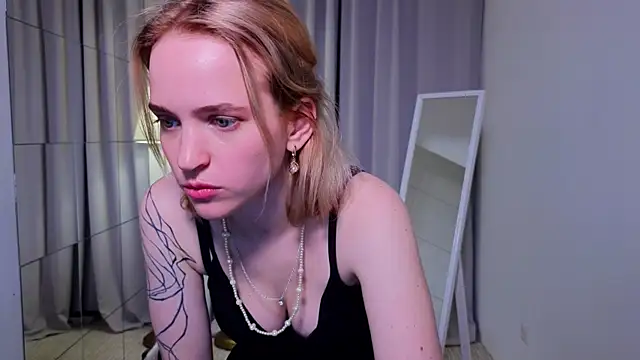 Snapshot of lolly_pie chatting on 12/03/24, 05:23 lolly pie online show from 12/03/24, 05:23
