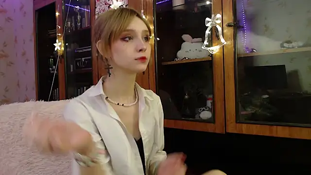 cloudgirrl online show from 01/09/25, 07:40