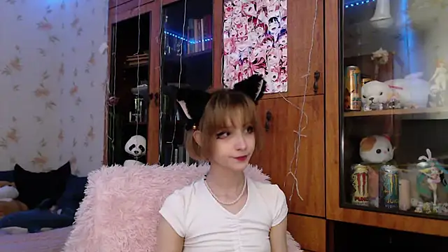 cloudgirrl online show from 02/17/25, 08:26