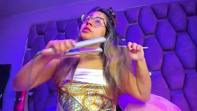 Snapshot of Freya_Miller_ chatting on 11/13/25, 03:38 Freya Miller online show from 11/13/25, 03:38