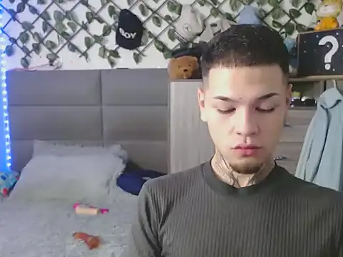 MarceloMilk online show from 10/31/25, 04:57