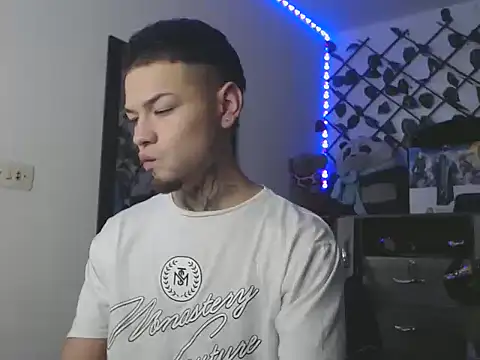 MarceloMilk online show from 11/08/25, 04:56