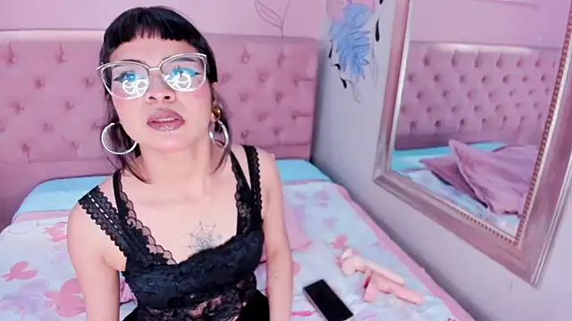 Snapshot of ILENAHEY chatting on 11/21/25, 09:46 ILENAHEY online show from 11/21/25, 09:46