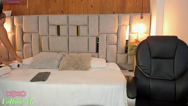 Saori newman online show from 03/12/25, 11:42