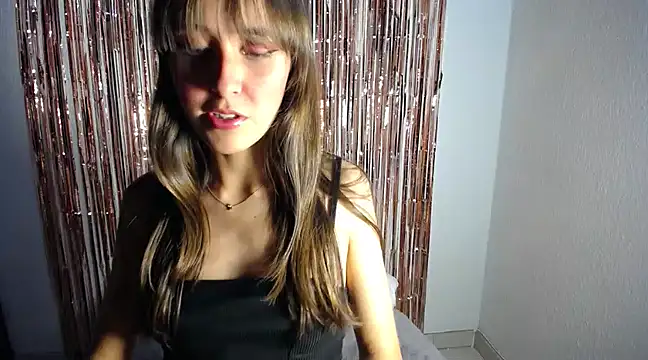 Snapshot of PrincessEmily_69 chatting on 12/17/24, 02:23 PrincessEmily 69 online show from 12/17/24, 02:23