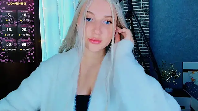 Evacadooo online show from 11/06/25, 06:36