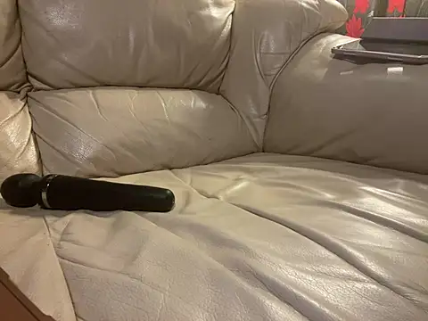 iveedie017 online show from 12/23/24, 10:44