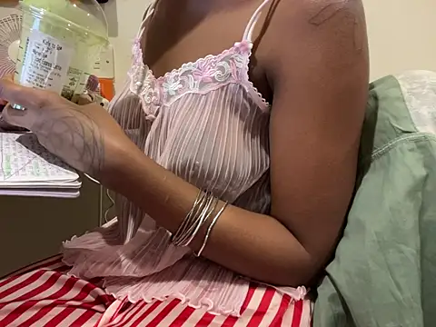 iveedie017 online show from 11/06/25, 11:48