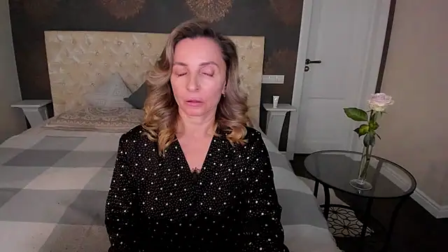 Snapshot of AllisonWilliams chatting on 10/16/25, 04:41 AllisonWilliams online show from 10/16/25, 04:41