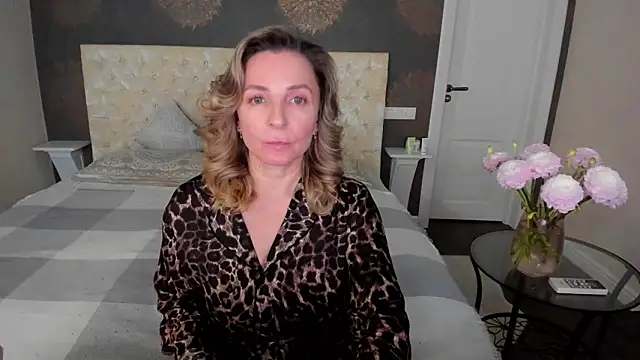 Snapshot of AllisonWilliams chatting on 11/12/25, 04:40 AllisonWilliams online show from 11/12/25, 04:40