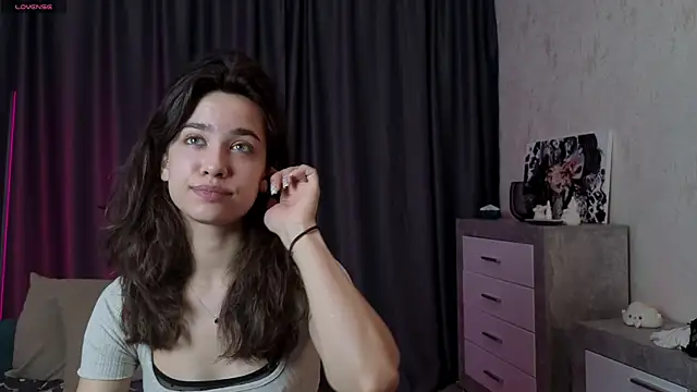 EmeliaReaper online show from 11/09/25, 05:00