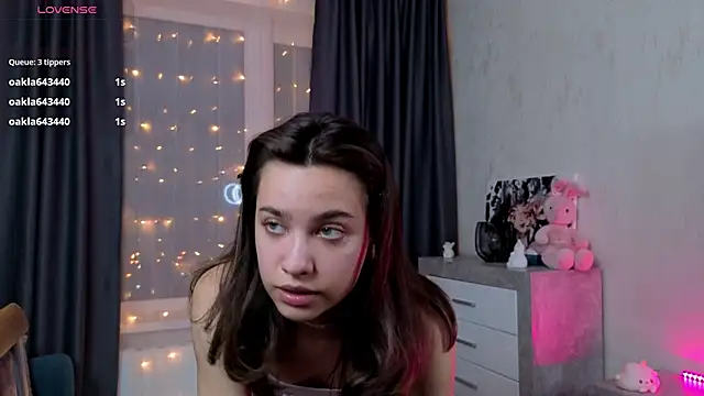 EmeliaReaper online show from 11/26/25, 09:49