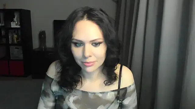 Snapshot of MollyCheiz chatting on 12/12/24, 12:38 MollyCheiz online show from 12/12/24, 12:38