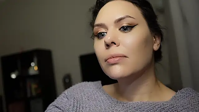 Snapshot of MollyCheiz chatting on 12/18/24, 02:32 MollyCheiz online show from 12/18/24, 02:32