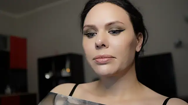 Snapshot of MollyCheiz chatting on 12/18/24, 10:02 MollyCheiz online show from 12/18/24, 10:02