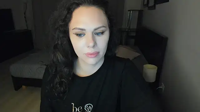 Snapshot of MollyCheiz chatting on 09/08/25, 11:48 MollyCheiz online show from 09/08/25, 11:48