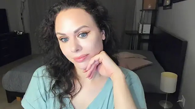 Snapshot of MollyCheiz chatting on 09/10/25, 09:37 MollyCheiz online show from 09/10/25, 09:37