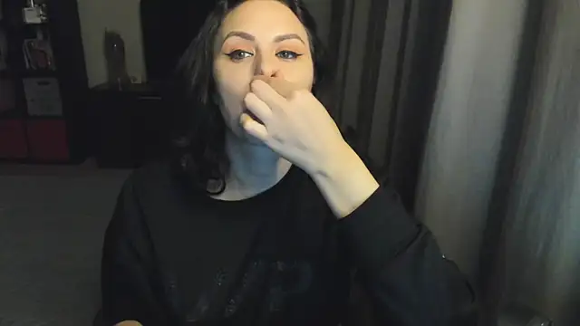 Snapshot of MollyCheiz chatting on 09/18/25, 10:12 MollyCheiz online show from 09/18/25, 10:12