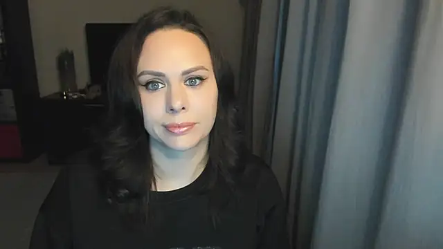 Snapshot of MollyCheiz chatting on 10/27/25, 01:48 MollyCheiz online show from 10/27/25, 01:48