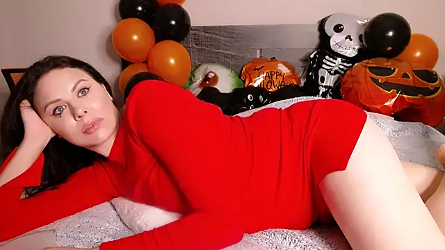 Snapshot of MollyCheiz chatting on 10/31/25, 04:30 MollyCheiz online show from 10/31/25, 04:30