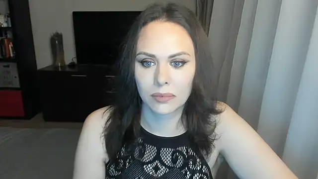 Snapshot of MollyCheiz chatting on 11/30/25, 02:43 MollyCheiz online show from 11/30/25, 02:43