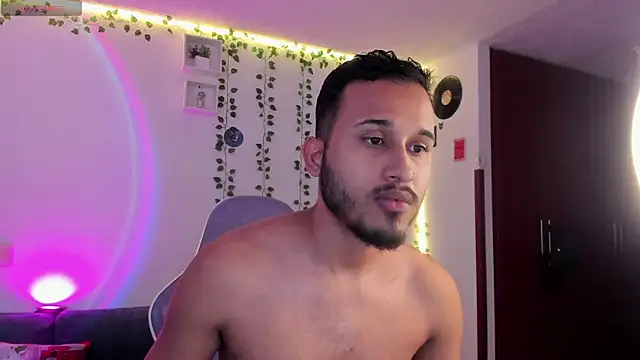 Snapshot of Raf_brunette chatting on 01/02/25, 12:57 Raf brunette online show from 01/02/25, 12:57