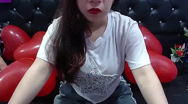 Snapshot of MelanyCarter18 chatting on 02/14/25, 01:18 MelanyCarter18 online show from 02/14/25, 01:18