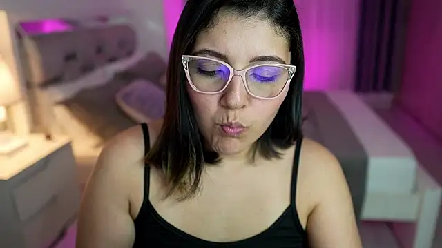 Camilaa bueno online show from 02/12/25, 12:48