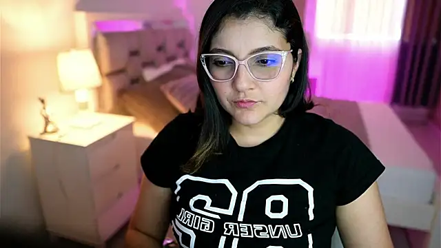 Camilaa bueno online show from 03/08/25, 08:57