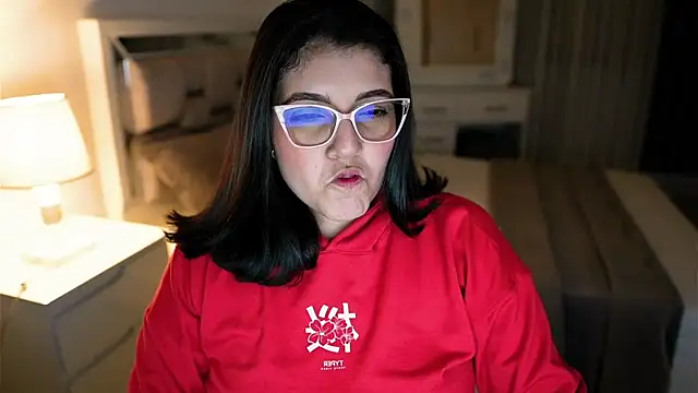 Camilaa bueno online show from 10/04/25, 12:52