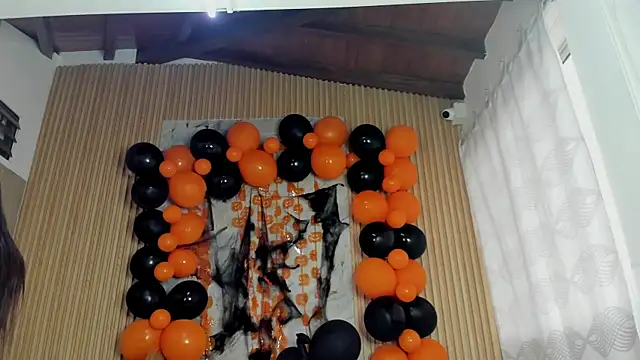 Any topless online show from 11/01/25, 11:01