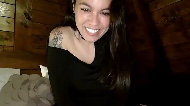 Snapshot of AmaraBella69 chatting on 12/14/24, 11:23 AmaraBella69 online show from 12/14/24, 11:23