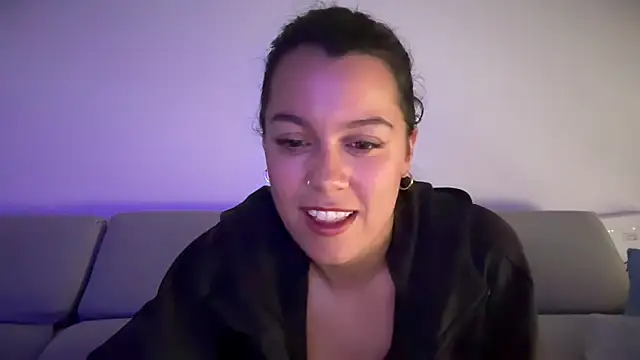 Snapshot of AmaraBella69 chatting on 10/21/25, 09:21 AmaraBella69 online show from 10/21/25, 09:21