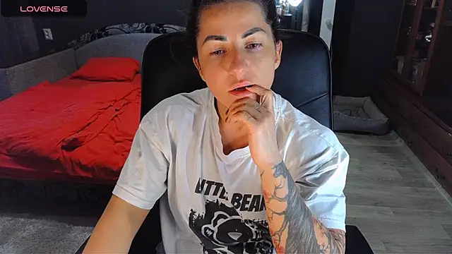 Aria Dl online show from 10/13/25, 11:54