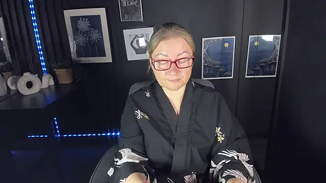 AlexandraKind online show from 10/20/25, 01:44