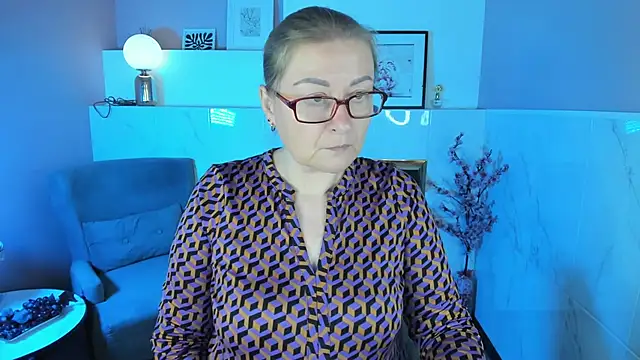 AlexandraKind online show from 11/03/25, 08:32