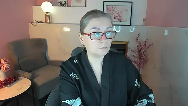 AlexandraKind online show from 11/13/25, 08:41