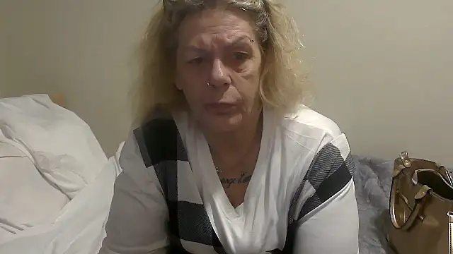 housewife shantie online show from 10/10/25, 06:45