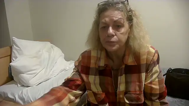 housewife shantie online show from 10/23/25, 08:57