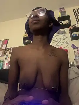 Snapshot of GoddessxDutchessx chatting on 02/15/25, 09:27 GoddessxDutchessx online show from 02/15/25, 09:27