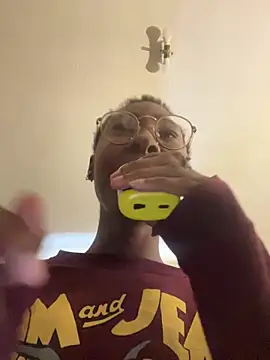 Snapshot of GoddessxDutchessx chatting on 02/19/25, 09:36 GoddessxDutchessx online show from 02/19/25, 09:36