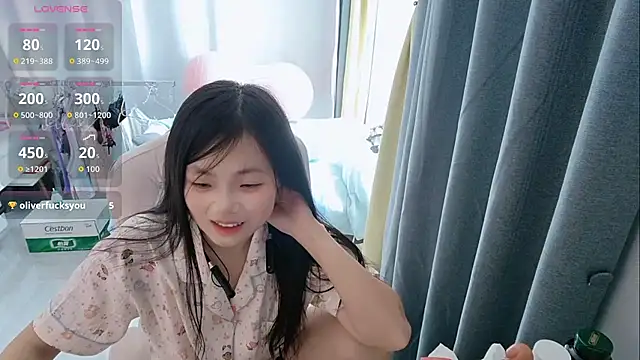 Snapshot of Lena-yyds chatting on 10/10/25, 04:33 Lena-yyds online show from 10/10/25, 04:33